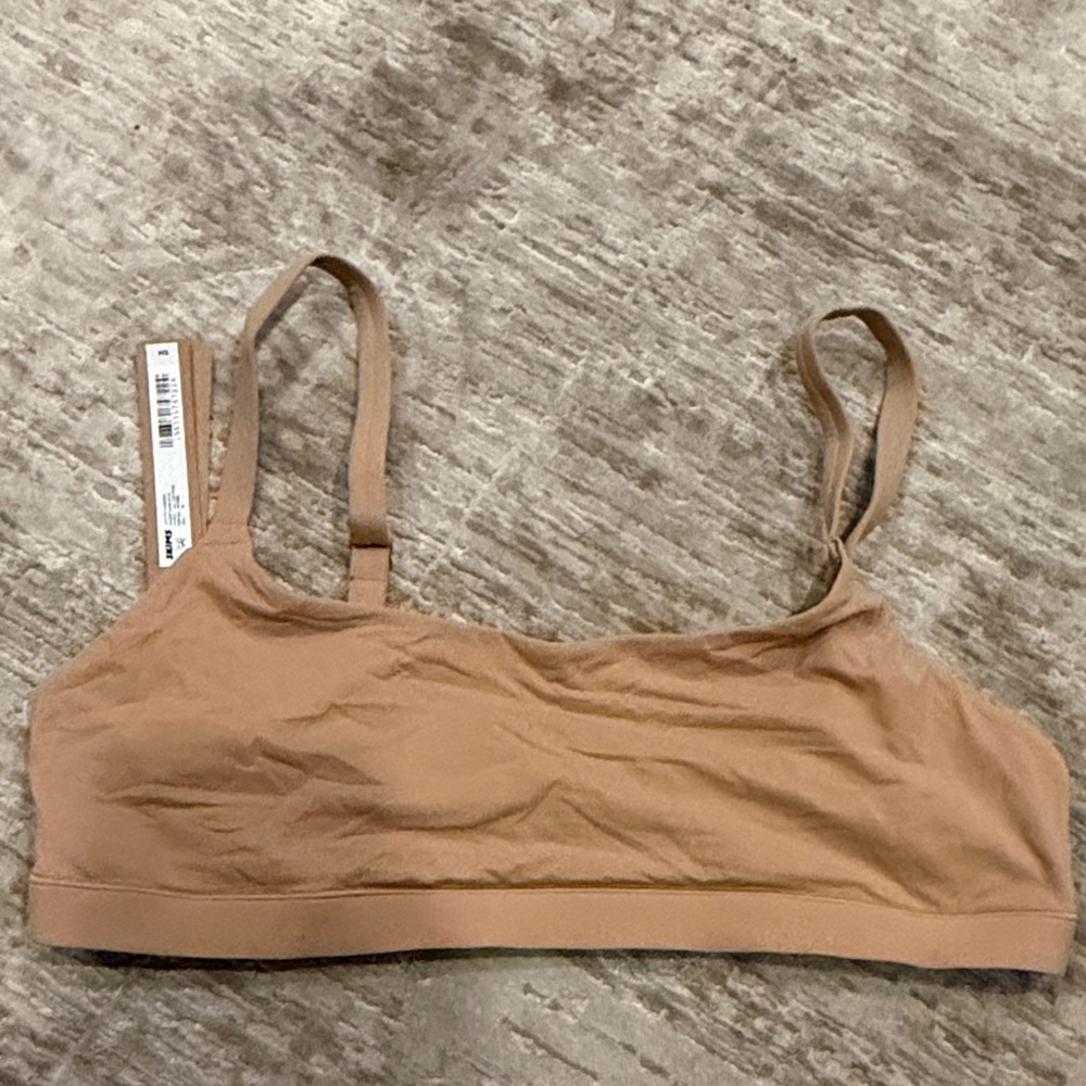 SKIMS fits everybody’s scoop bralette
